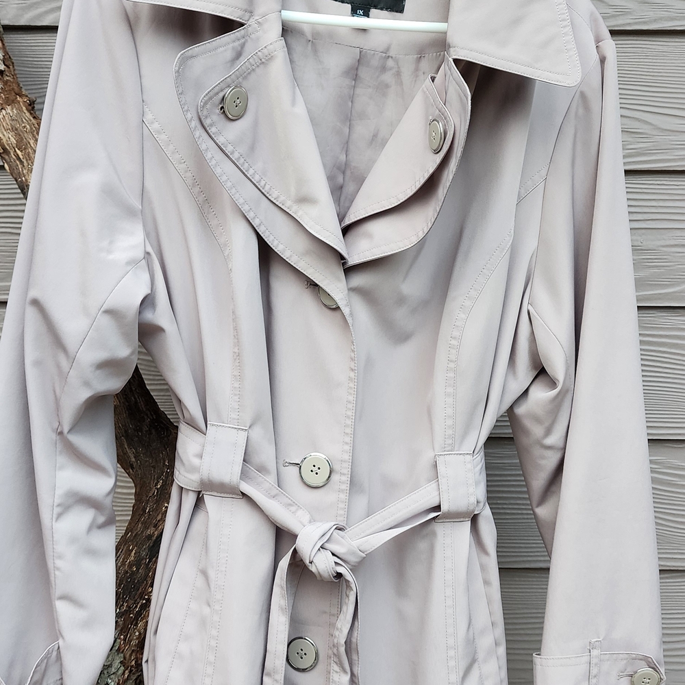 Women's Classic Cream Trench Coat - Picture 4 of 6